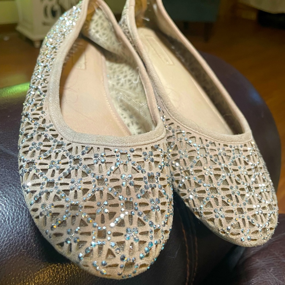 These are gorgeous flats. I adore them really.